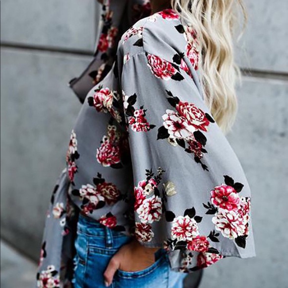 Girl’s Day Out Gray Floral Top - Picture 4 of 7